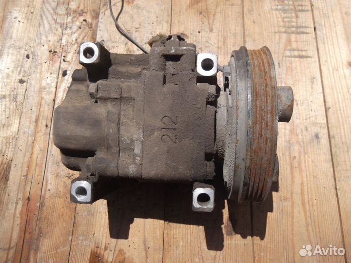 Компрессор кондиционера Mazda 323