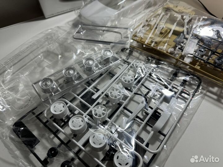 Toyota Crown Majesta UZS141 + UZS151