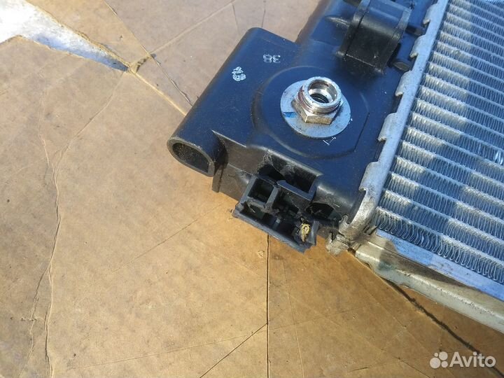 Радиатор двигателя АКПП Opel Astra J