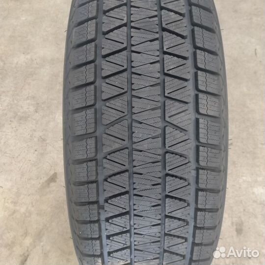 Bridgestone Blizzak DM-V3 245/45 R20 103