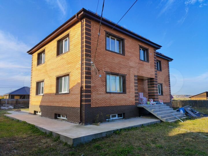 Коттедж 352,1 м² на участке 15 сот.