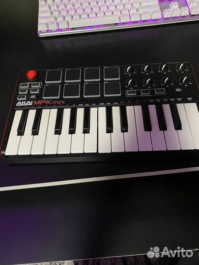 Продам akai MPK mini