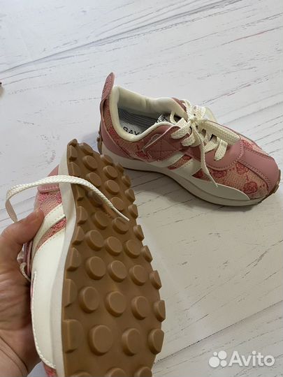 Кроссовки на девочку