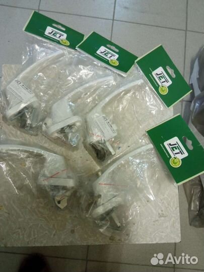 Ручка оконная с замком