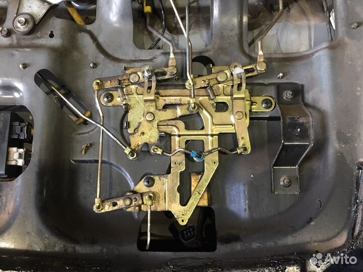 Механизм замка двери багажника Ssangyong Rexton