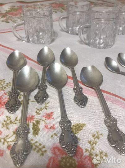 Хрустальные бокалы, мельхиоровые ложки
