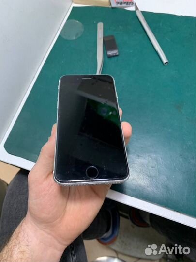 iPhone SE (2020), 64 ГБ