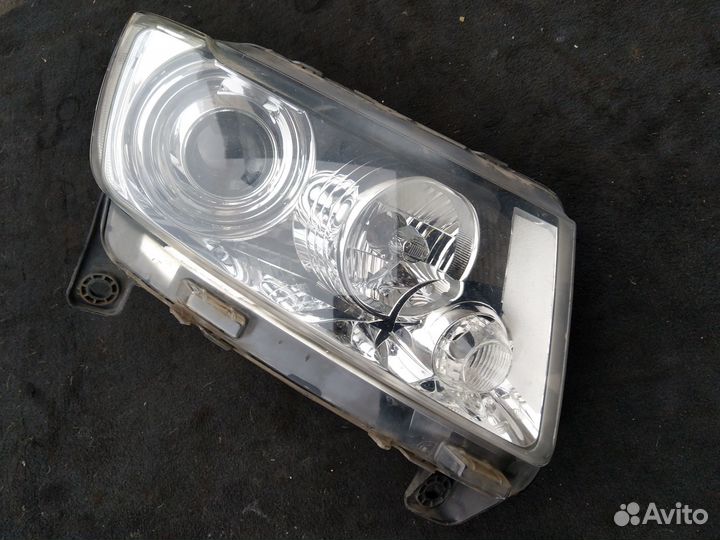Фара передняя ксенон Jeep Grand Cherokee WK2
