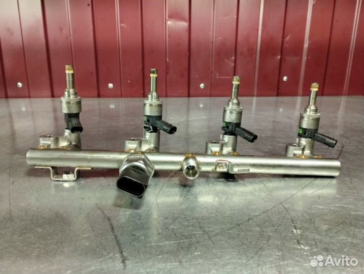 Топливная рампа Mercedes C-Class W204 M271 1.8TI