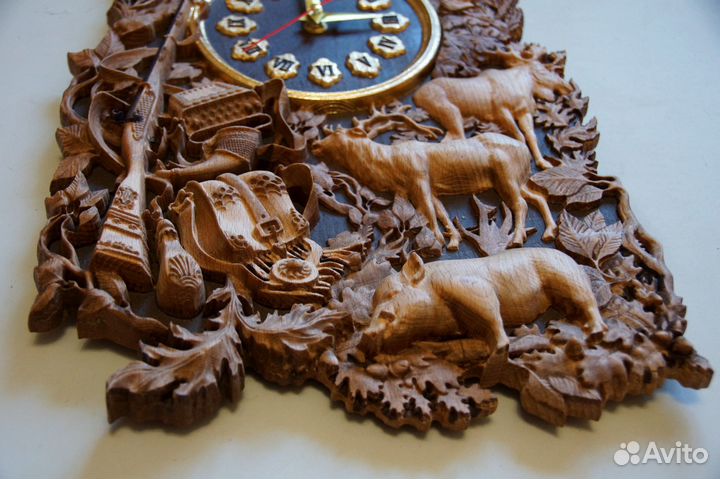 Резные часы