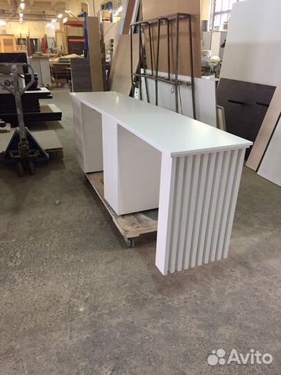 Маникюрный стол