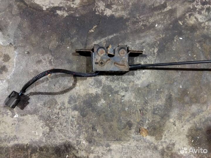 Замок капота от Renault Megane III 2009-2016