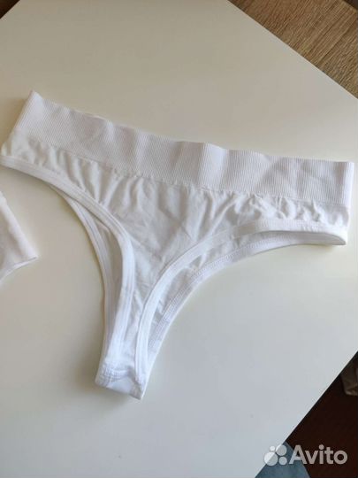Комплект нижнего белья новый 42 44 топ трусики