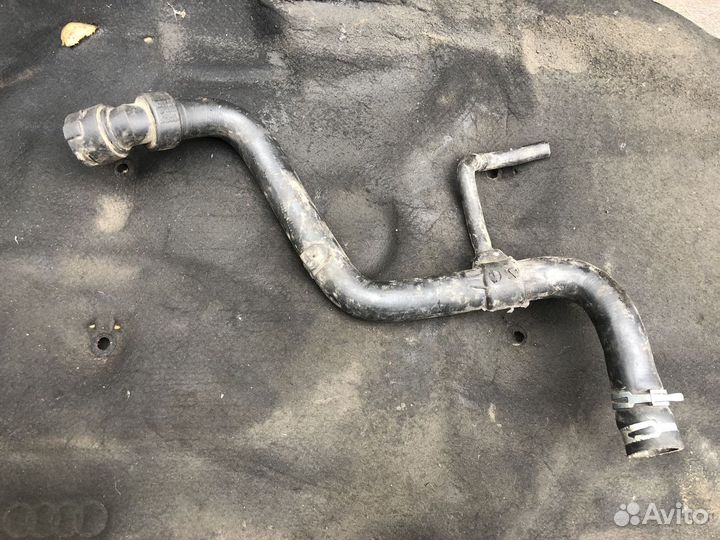 Патрубок системы охлаждения VAG 4B0121101E