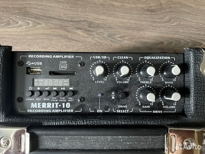 Гитарный комбоусилитель Belcat Merit-10