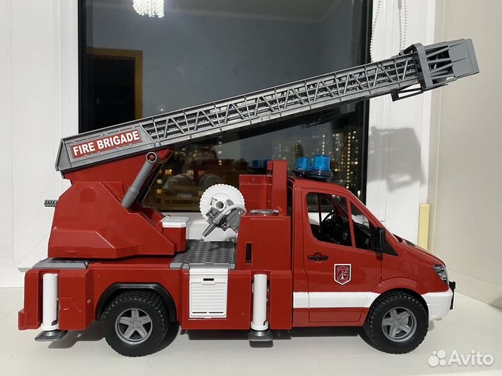 Пожарный автомобиль Bruder Mercedes-Benz