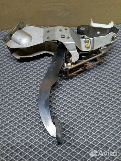 Педаль газа на subaru Форестер