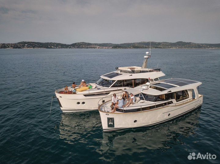 Моторная яхта Greenline 48 Fly