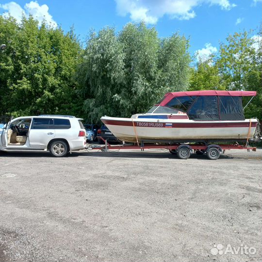 Катер Ямаха. Каютный с мотором