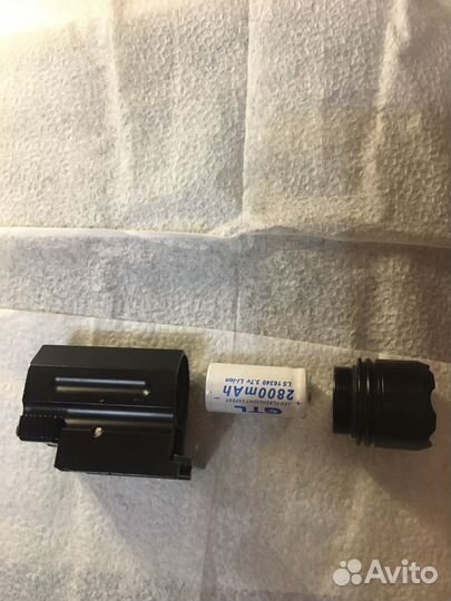 Фонарь тактический с креплением на вивер