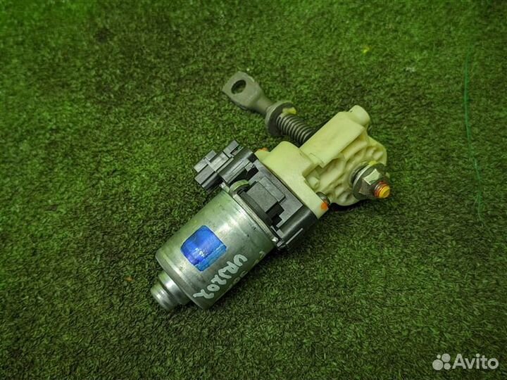 Моторчик регулировки сиденья передний левый Toyota