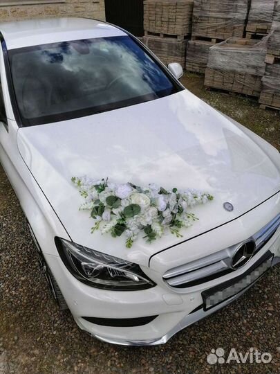 Свадебное украшение на машину