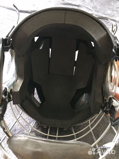 Хоккейный шлем