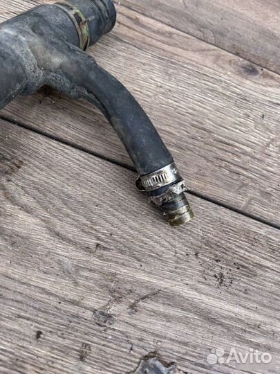 Патрубок охлаждения двигателя Renault Laguna 2.0