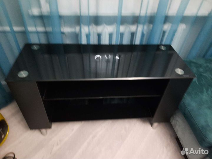 Стеклянная тумба под тв