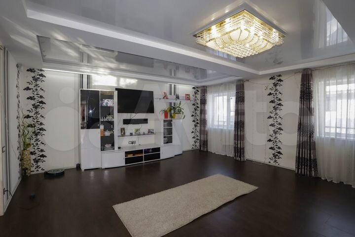 Дом 220 м² на участке 9 сот.