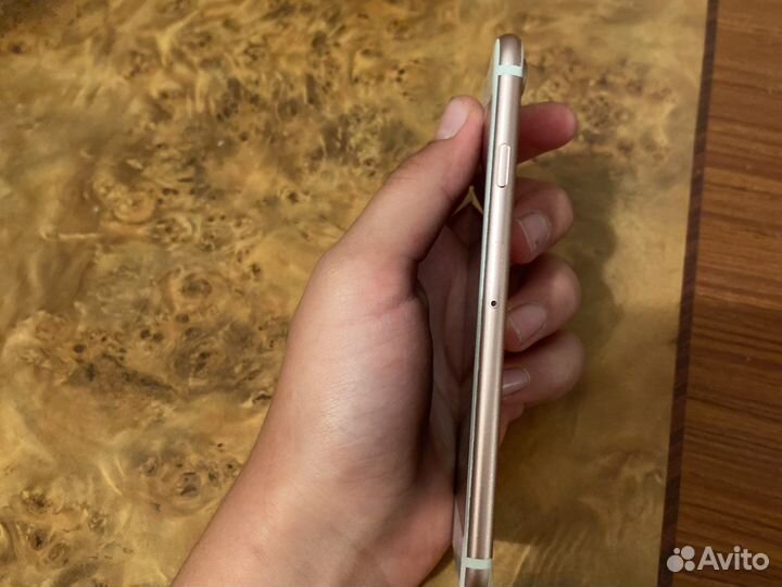 Телефон iPhone 7
