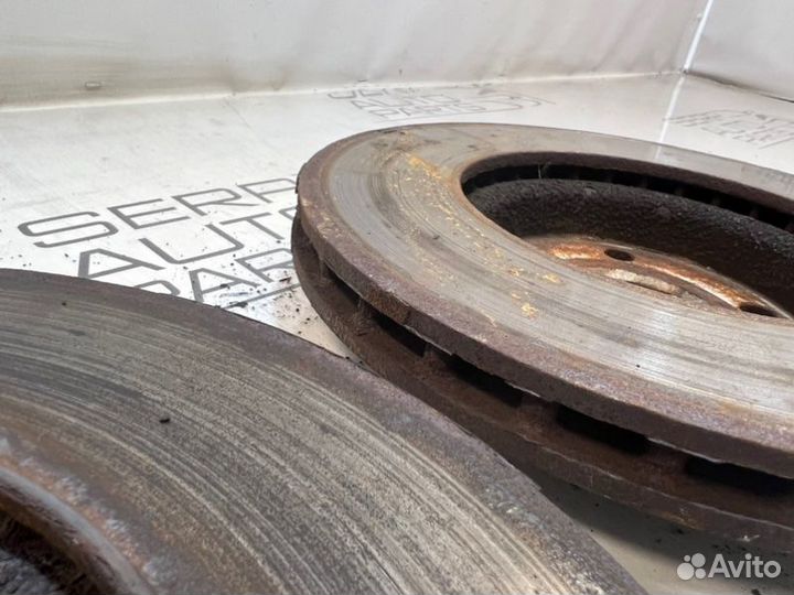 Тормозные диски переднее Ford Focus 3 CB8 1.6L