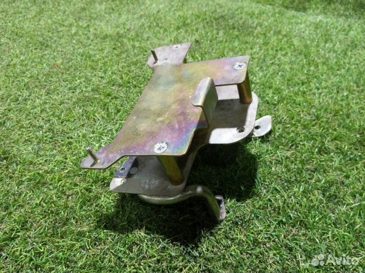 Кронштейн блока управления Mercedes-Benz G-Class