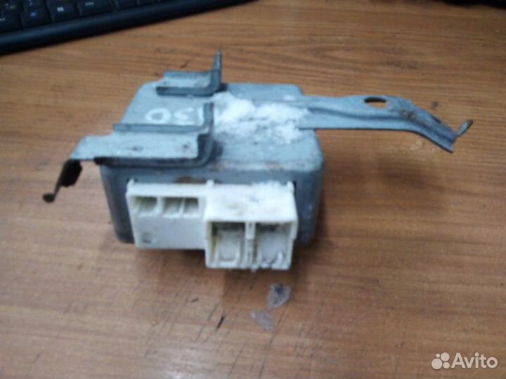 Блок управление усилителем руля Toyota Avensis 2