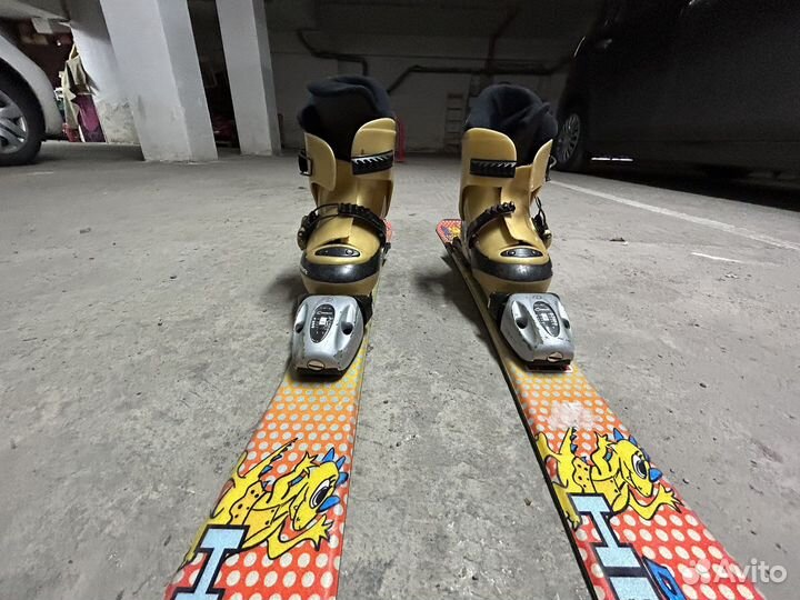 Лыжные ботинки и лыжи