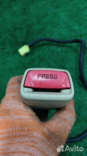 Замок ремня безопасности передний правый Subaru T