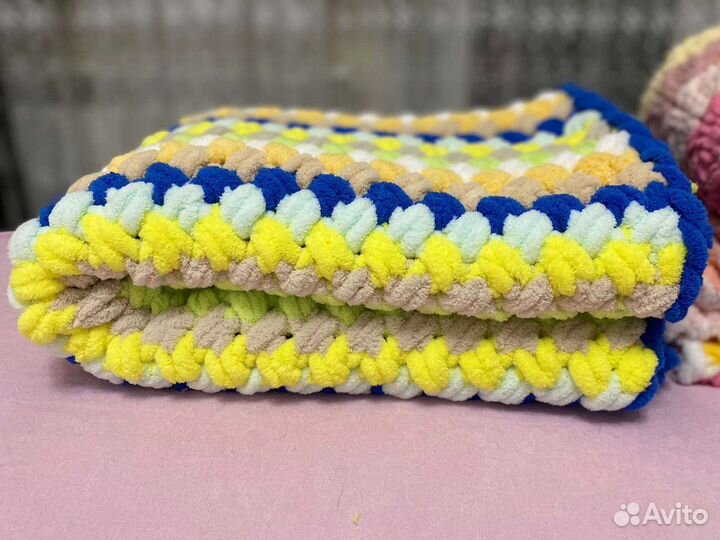 Плюшевый плед разноцветный