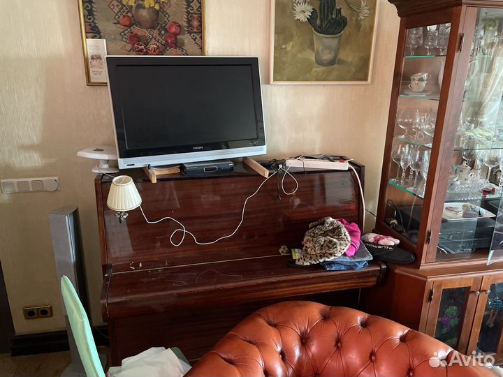 Фортепиано красный октябрь