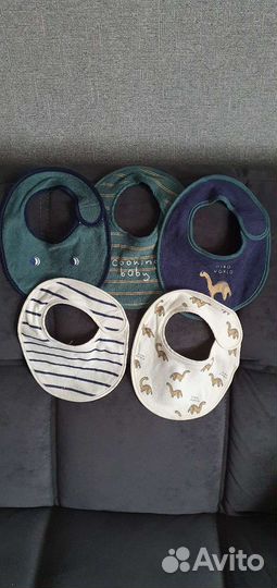 Слюнявчики нагрудники kiabi