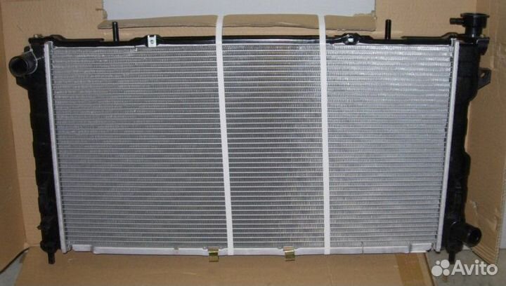 Радиатор охлаждения Chrysler Voyager 2.4 2000-2007
