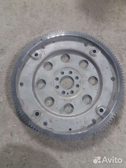 Маховик с болтами vq35de