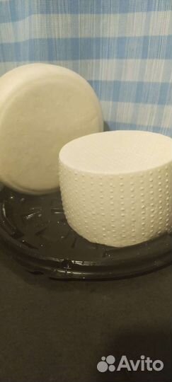 Молоко коровье и козье, сыры молочные продукты