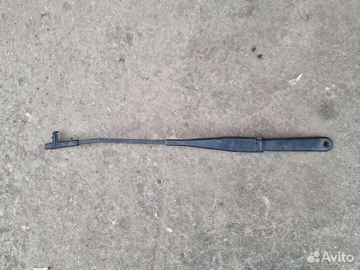 Поводок стеклоочистителя правый Ford Focus 2