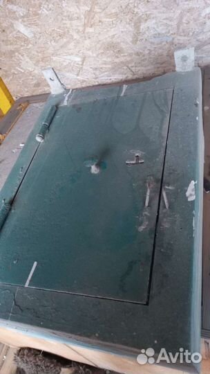 Сейф металлический