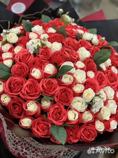 Купить 101 розу букет цветы маме сердце подарок