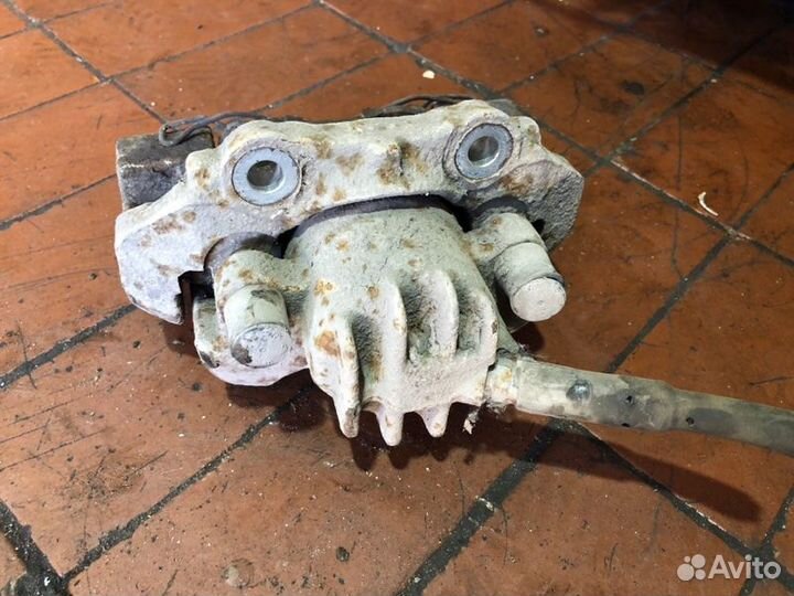 Суппорт передний левый Peugeot Partner легковой