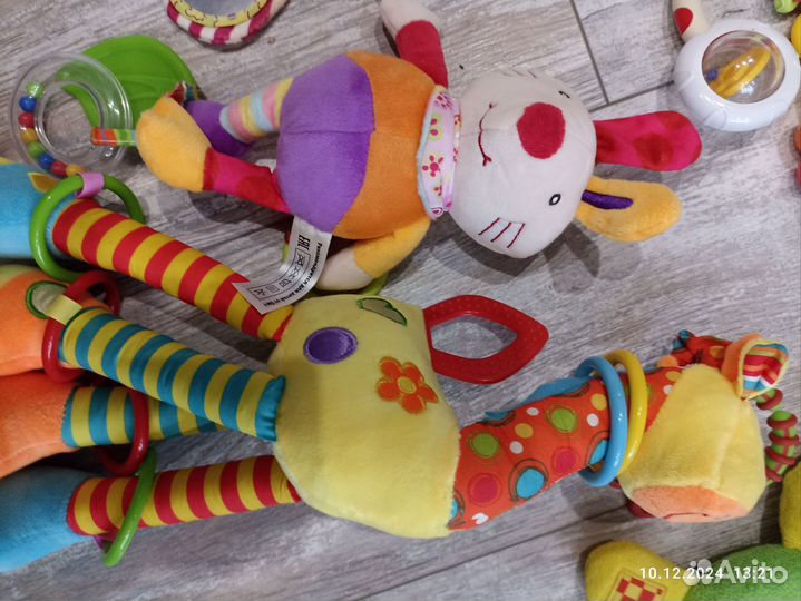 Развивающие игрушки для малышей пакетом