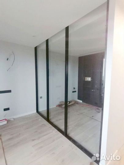 Стеклянная перегородка для зонирования