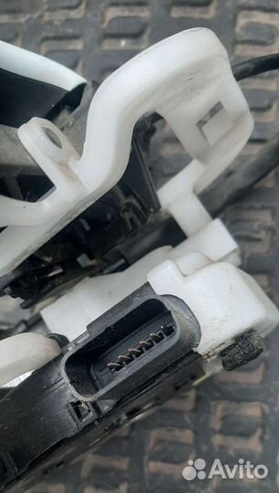 Hyundai ix35 Tucson замок двери