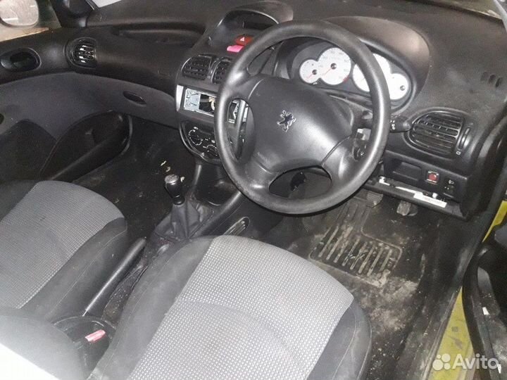 Разбор на запчасти Peugeot 206